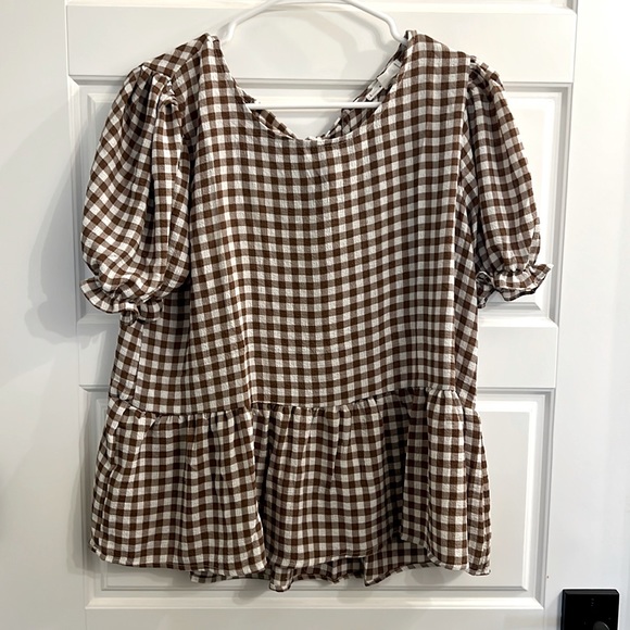 Versona Tops - Brown/White peplum short sleeve from Versona - size large